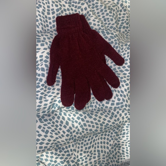 Red Mittens - Picture 1 of 1